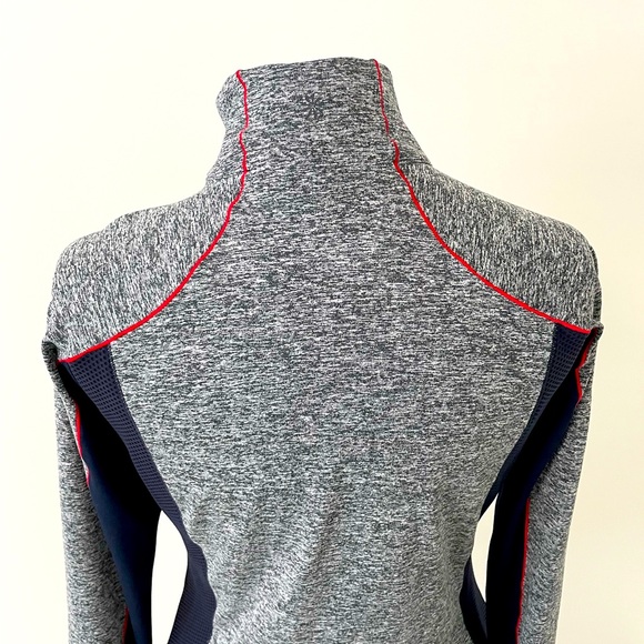 Athleta 1/2 zip top size S - Picture 3 of 8